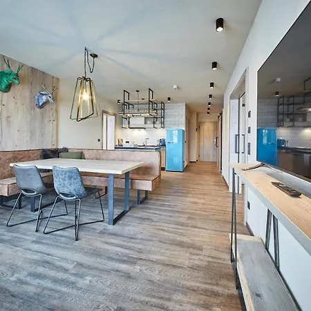 Thomsn & Saalbach-Hinterglemm