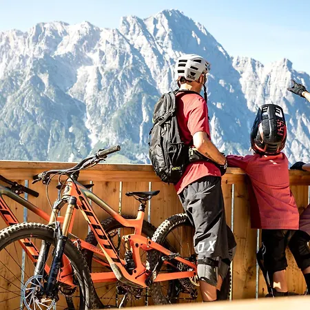 Thomsn & 3* Saalbach-Hinterglemm