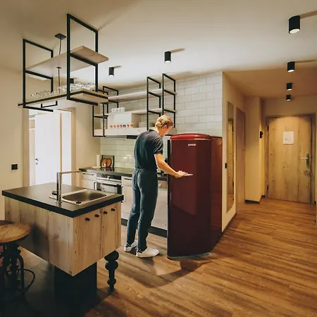 Aparthotel Thomsn & 4*