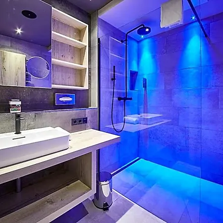 Aparthotel Thomsn & 4*