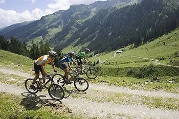 Thomsn & Apartmanhotel Saalbach Hinterglemm